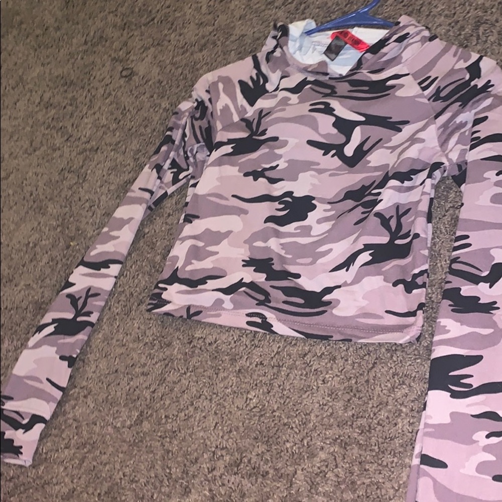 Cropped long sleeve shirt